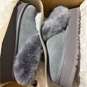 Brand new UGG Tazzelle slippers
Women’s size 9